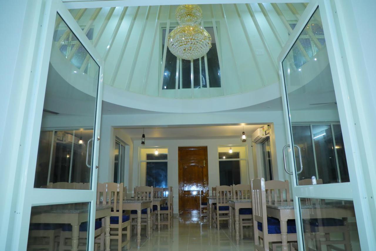 Srinivasa Hotel Tirupati Luaran gambar