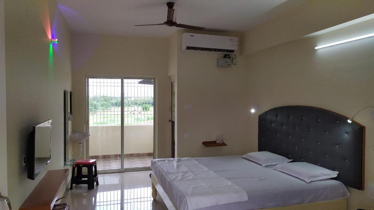 Srinivasa Hotel Tirupati Luaran gambar