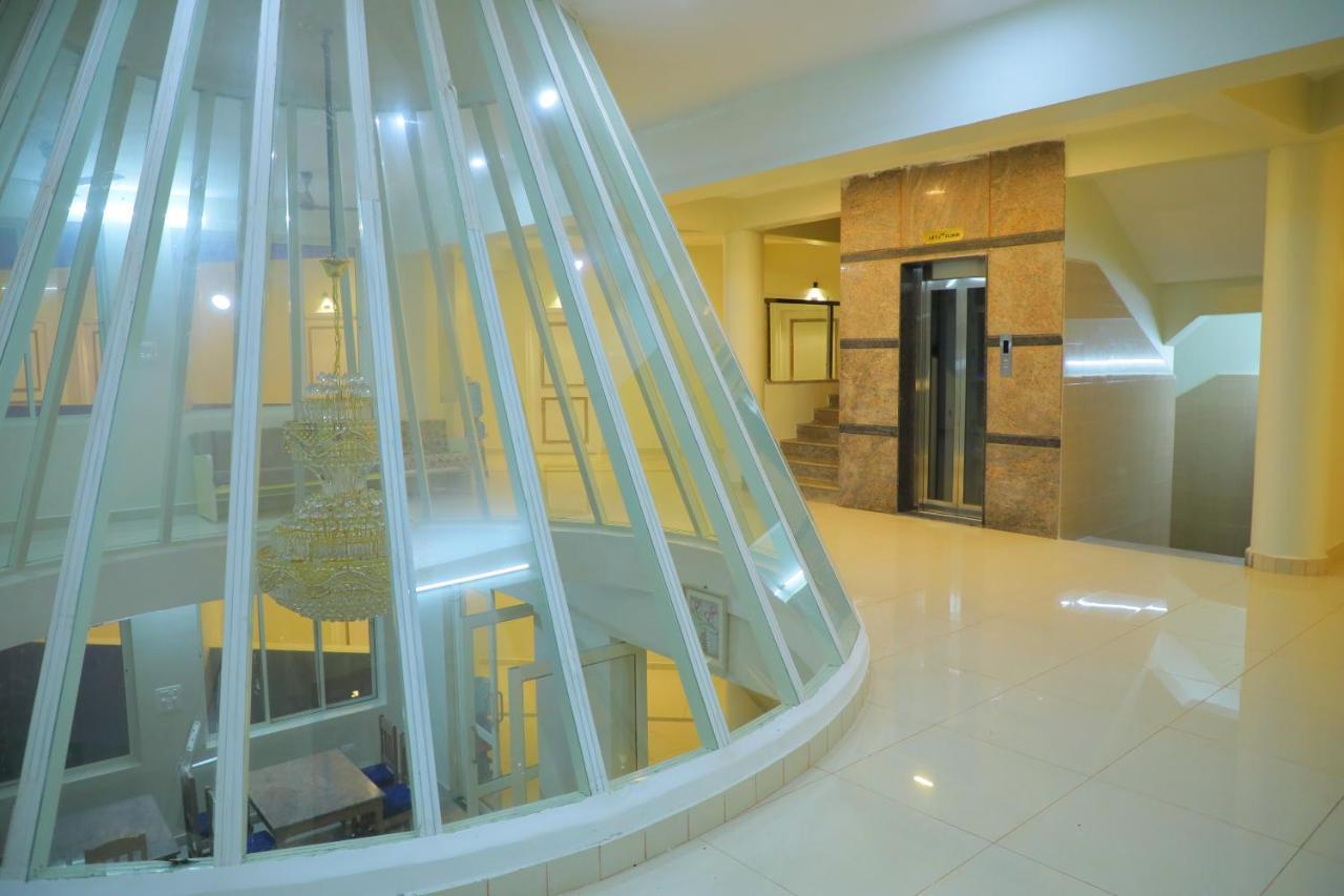 Srinivasa Hotel Tirupati Luaran gambar
