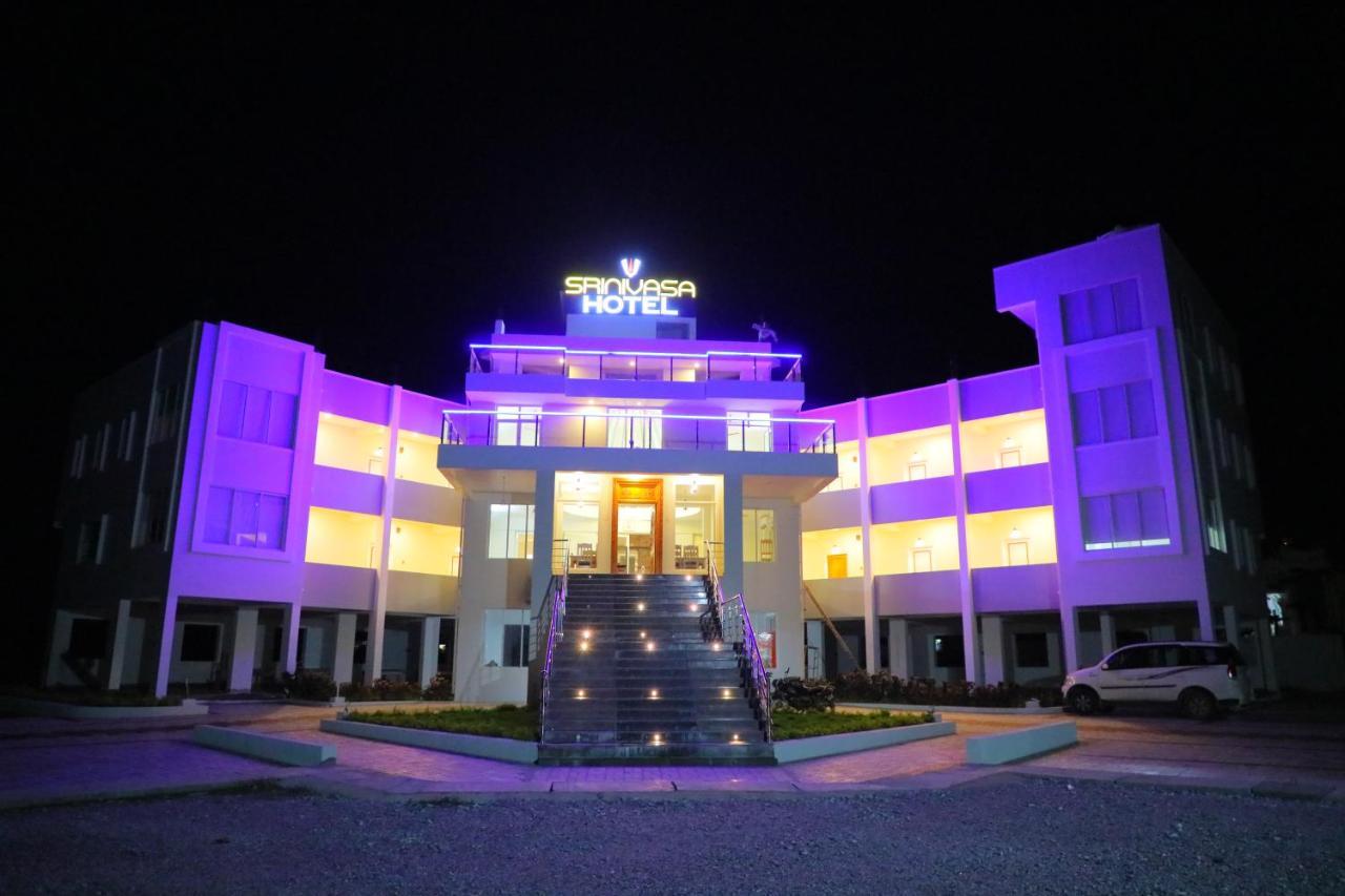 Srinivasa Hotel Tirupati Luaran gambar