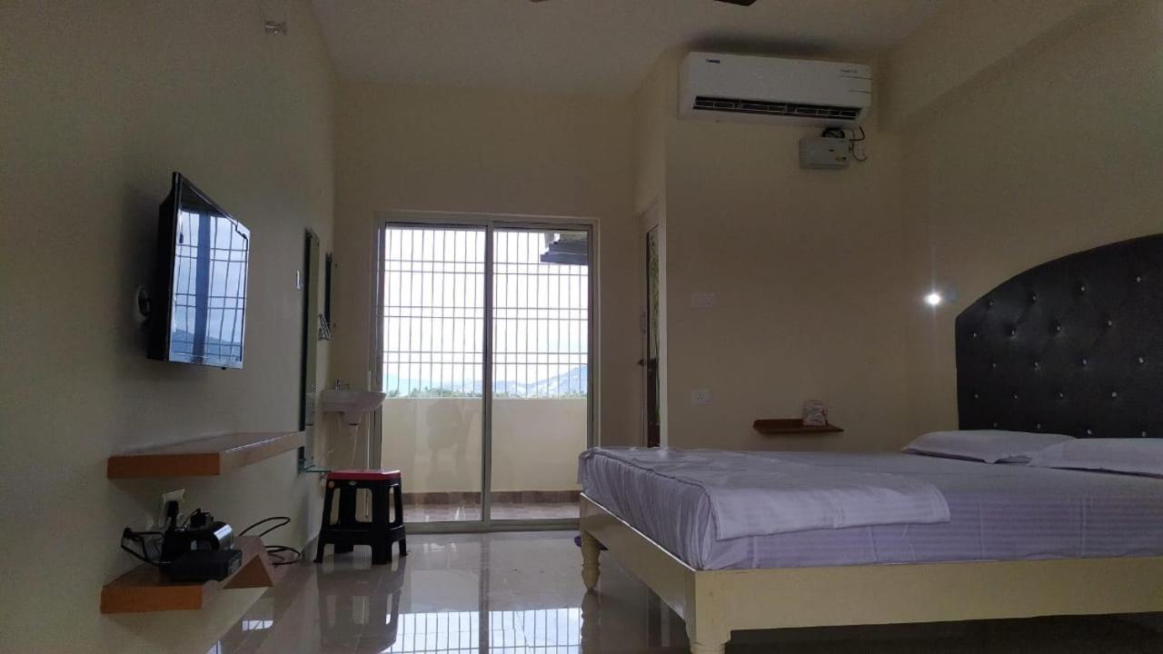 Srinivasa Hotel Tirupati Luaran gambar