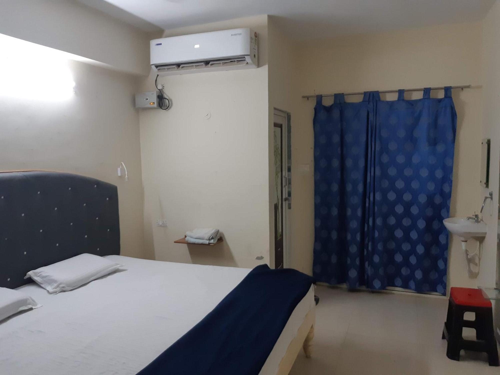 Srinivasa Hotel Tirupati Luaran gambar