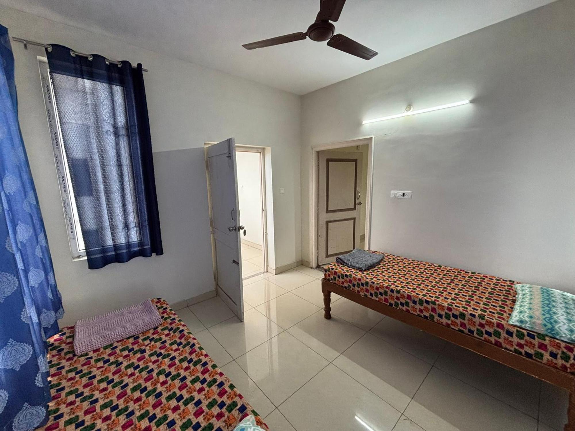 Srinivasa Hotel Tirupati Luaran gambar