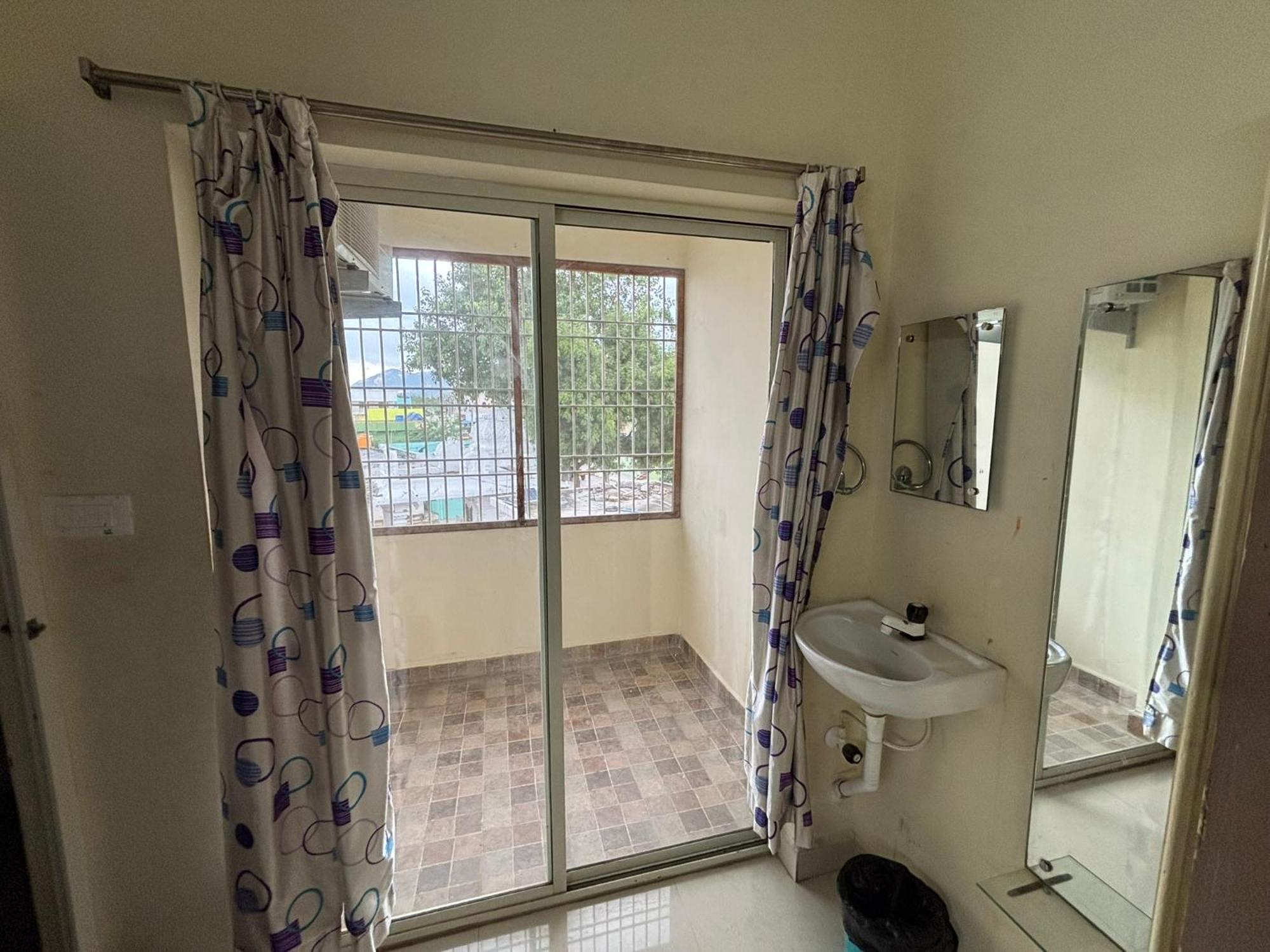 Srinivasa Hotel Tirupati Luaran gambar