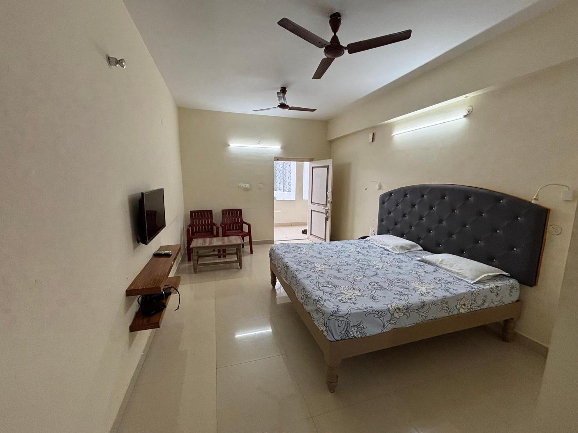 Srinivasa Hotel Tirupati Luaran gambar