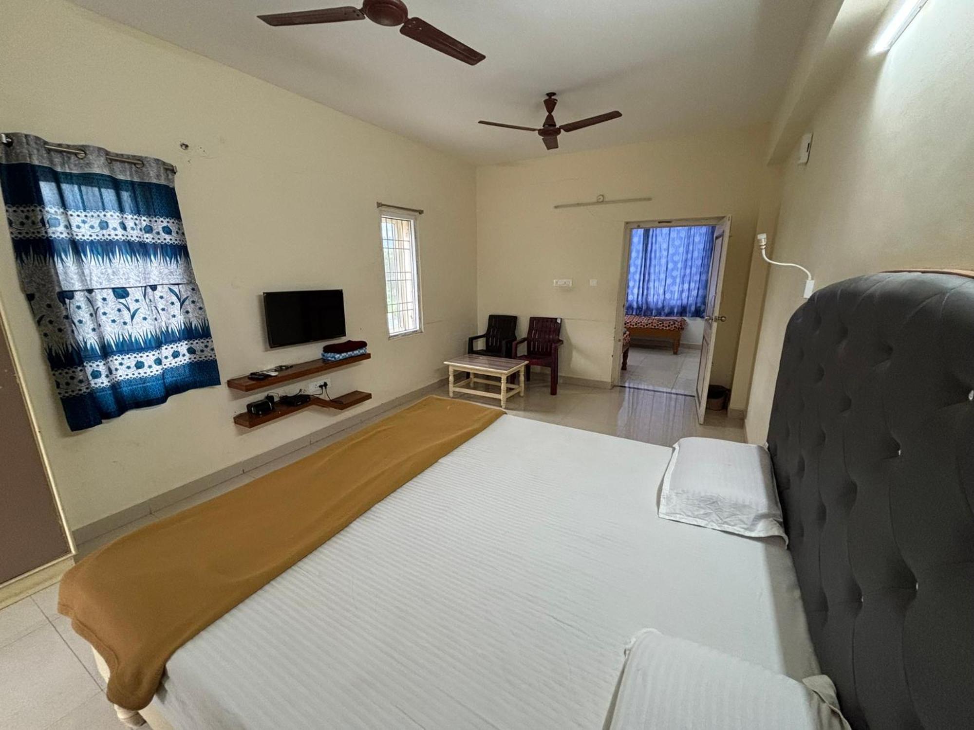 Srinivasa Hotel Tirupati Luaran gambar