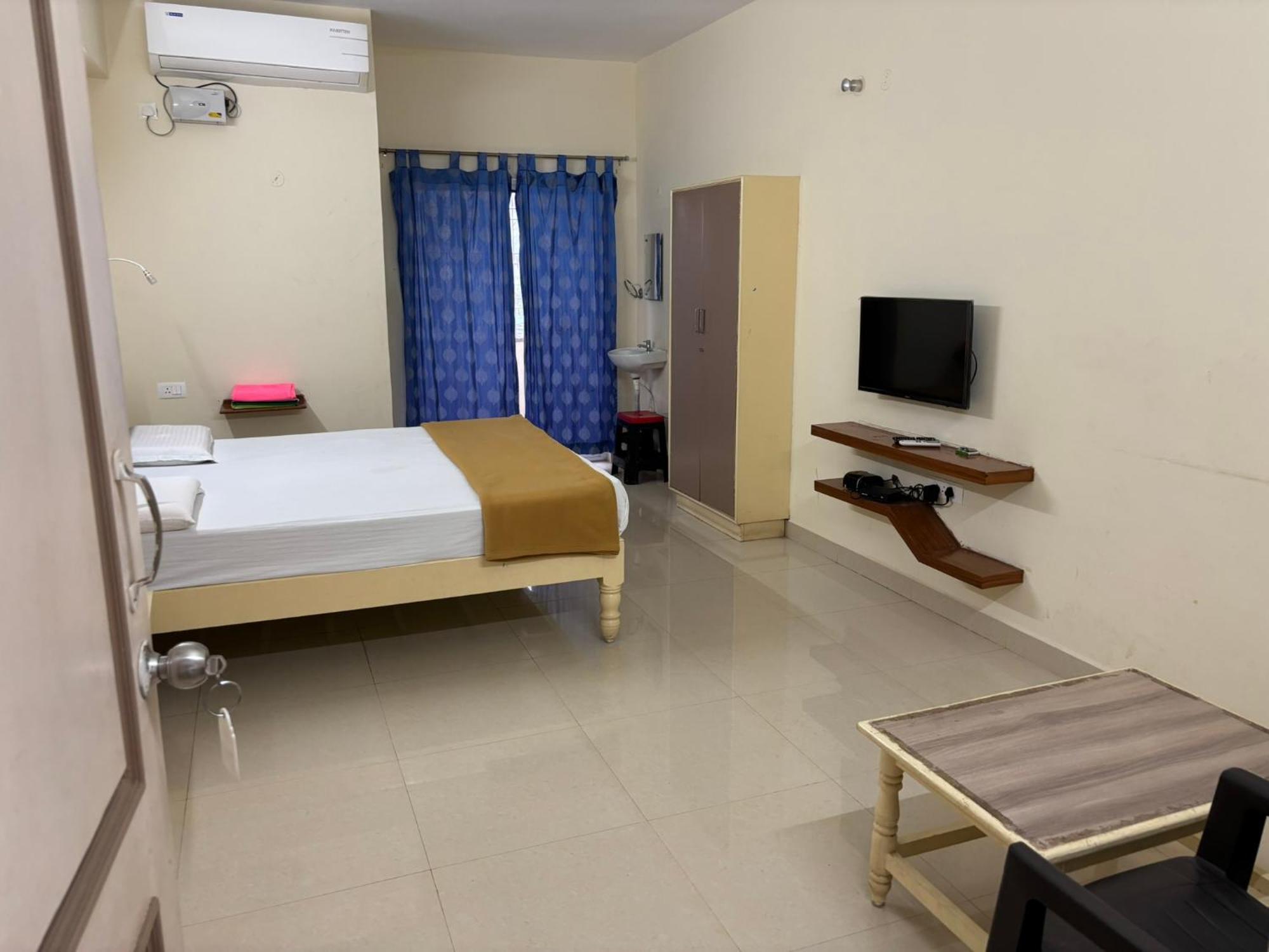 Srinivasa Hotel Tirupati Luaran gambar