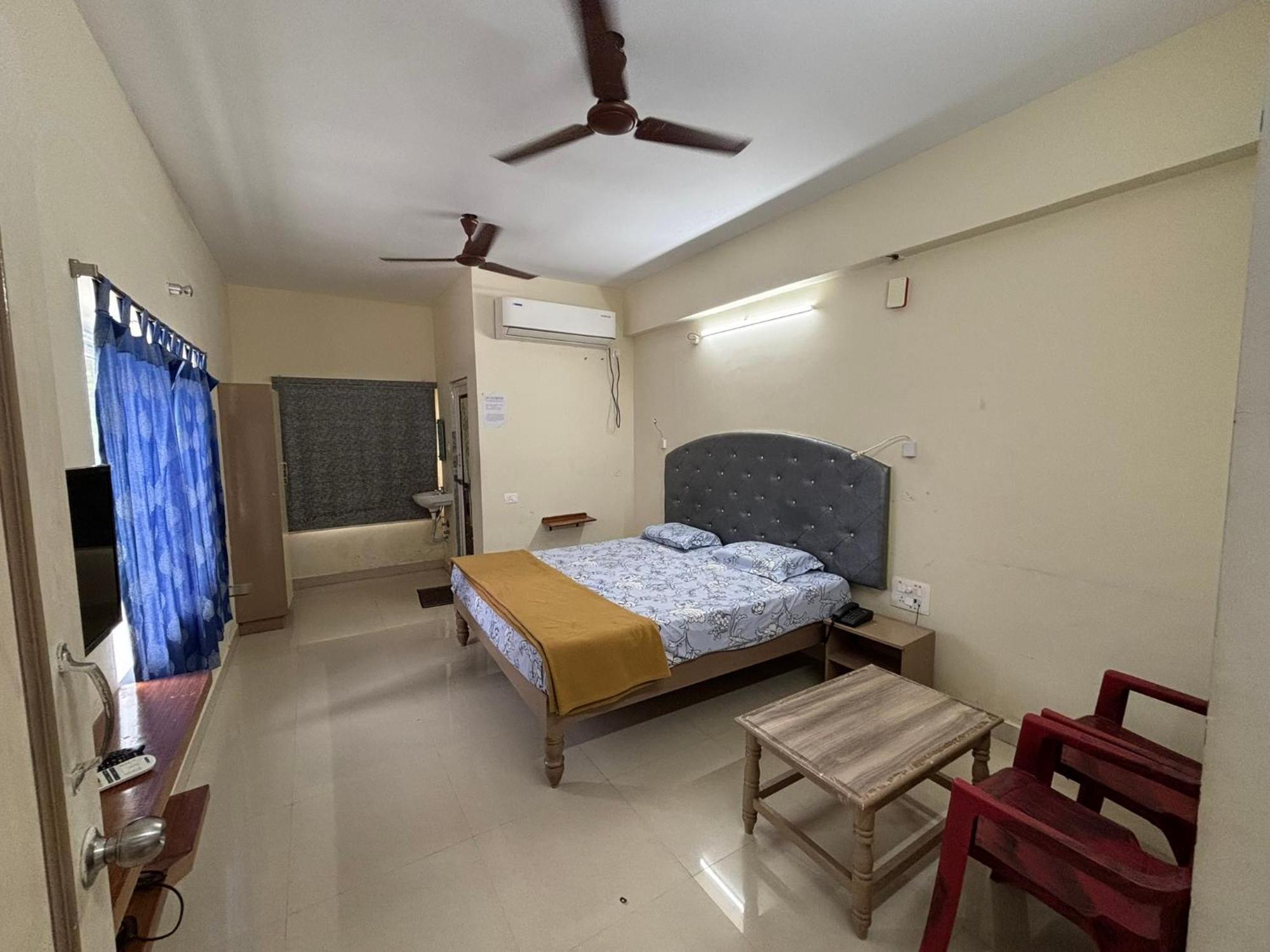 Srinivasa Hotel Tirupati Luaran gambar