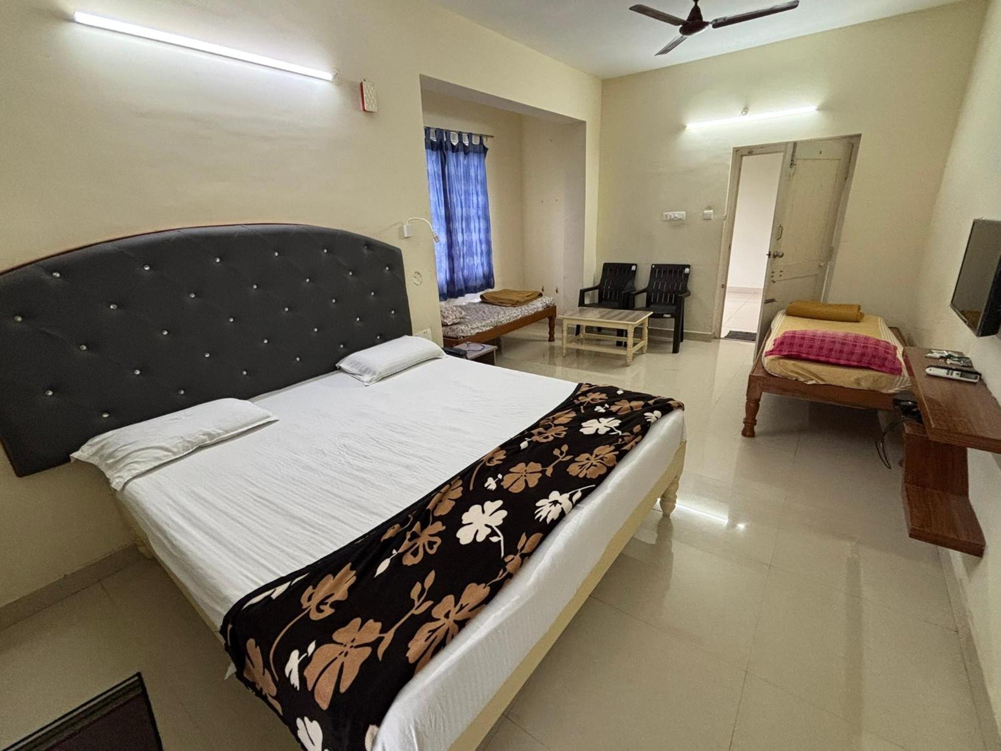 Srinivasa Hotel Tirupati Luaran gambar