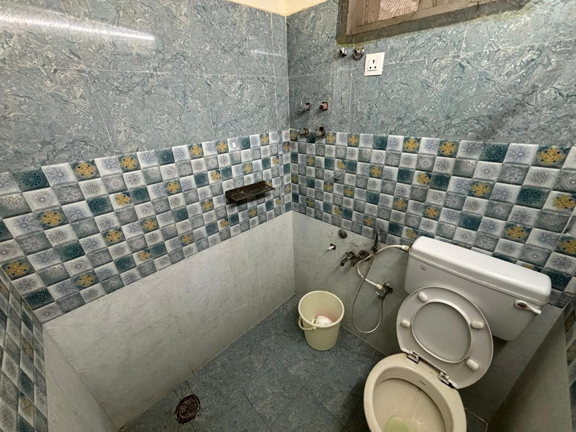 Srinivasa Hotel Tirupati Luaran gambar