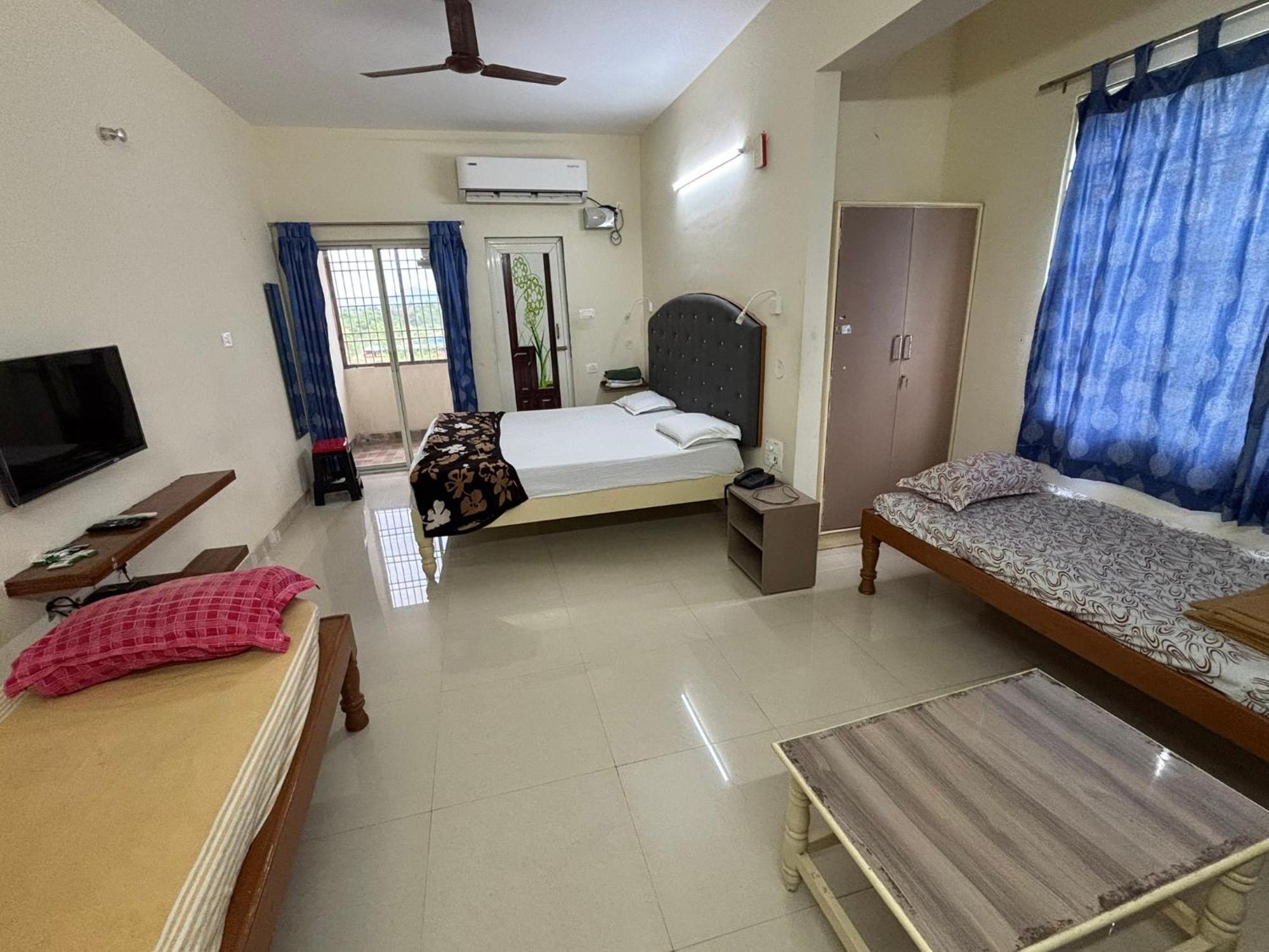 Srinivasa Hotel Tirupati Luaran gambar
