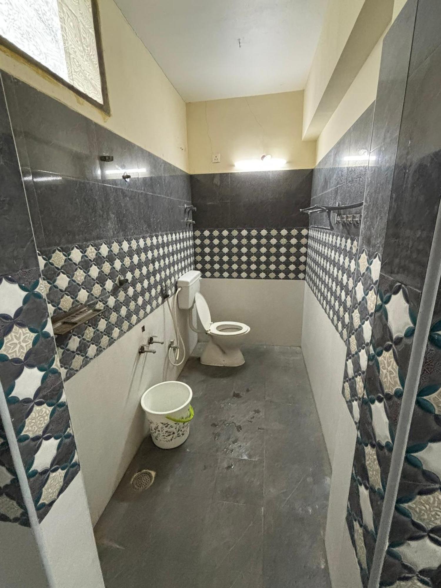 Srinivasa Hotel Tirupati Luaran gambar